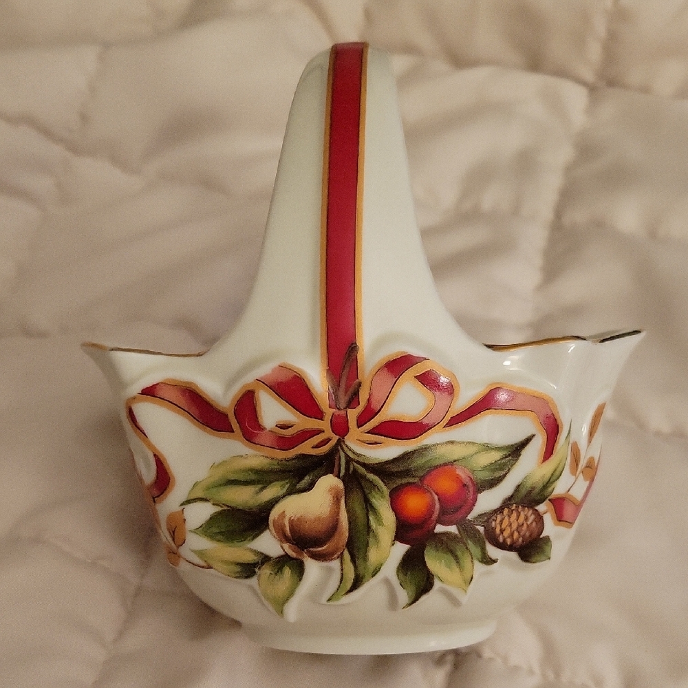 Vintage Porcelain Christmas Basket Candy Dish From The Jubilee Collection 6"